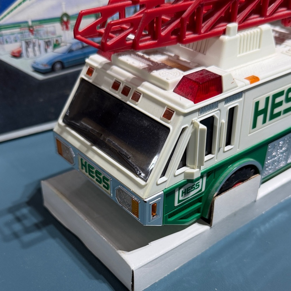 Hess Emergency Truck Toy - Red and Green - Picture 3 of 10